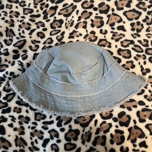 Bucket hat